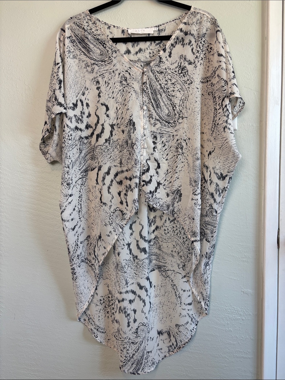 Bundle 2/$30! ASTR Tunic Top or Swim Cover Up XS Black White Abstract Lightweigh